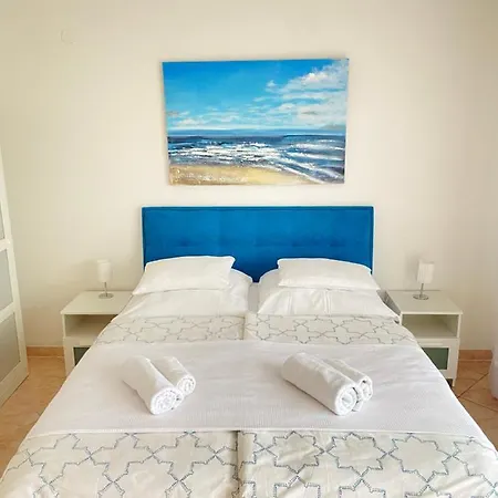 Studio Apartments M&N * Трогир