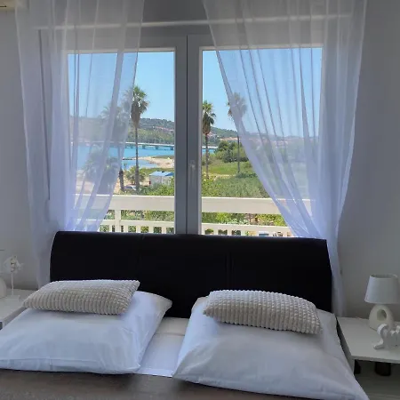 Studio Apartments M&N * Трогир